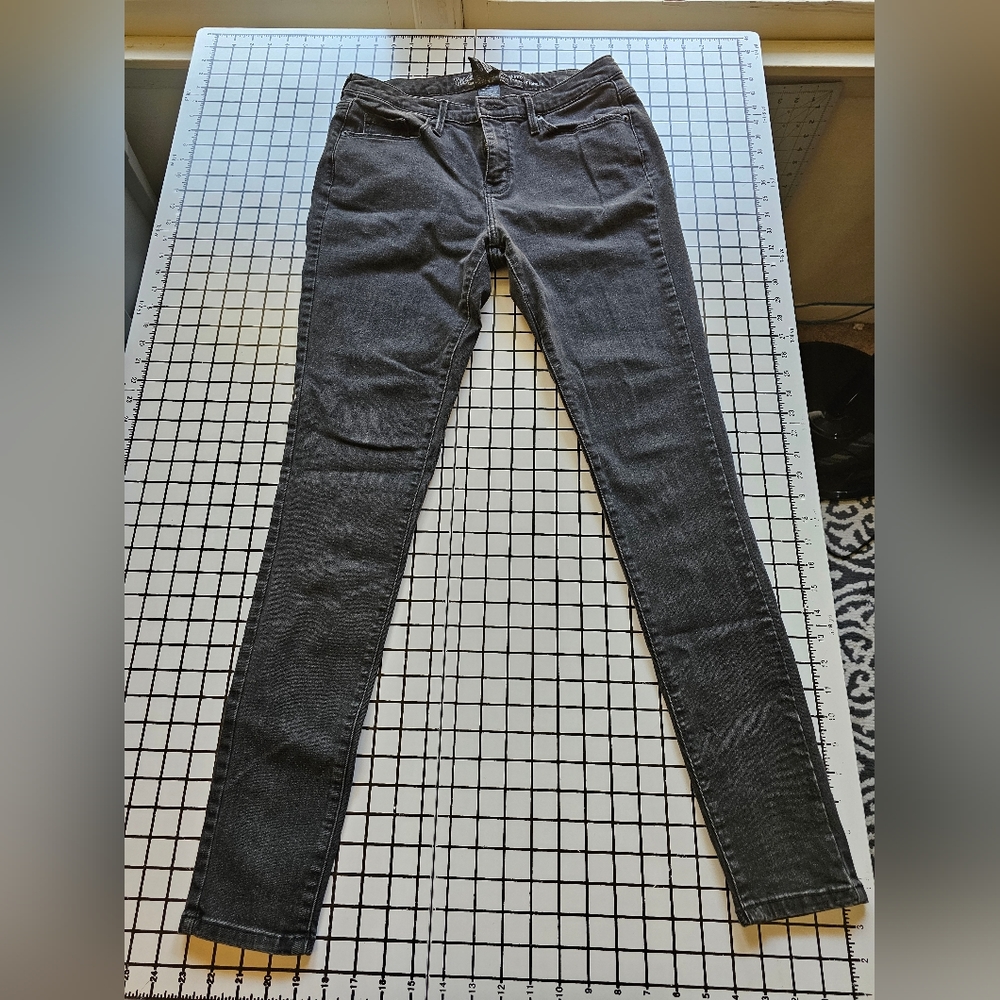 Black curvy skinny jeans